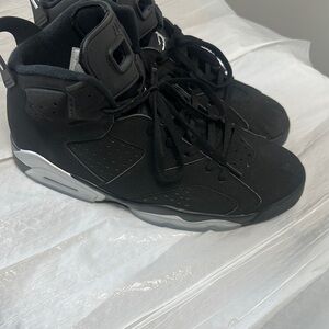 Jordan Black High-Top Sneakers Sleek Design